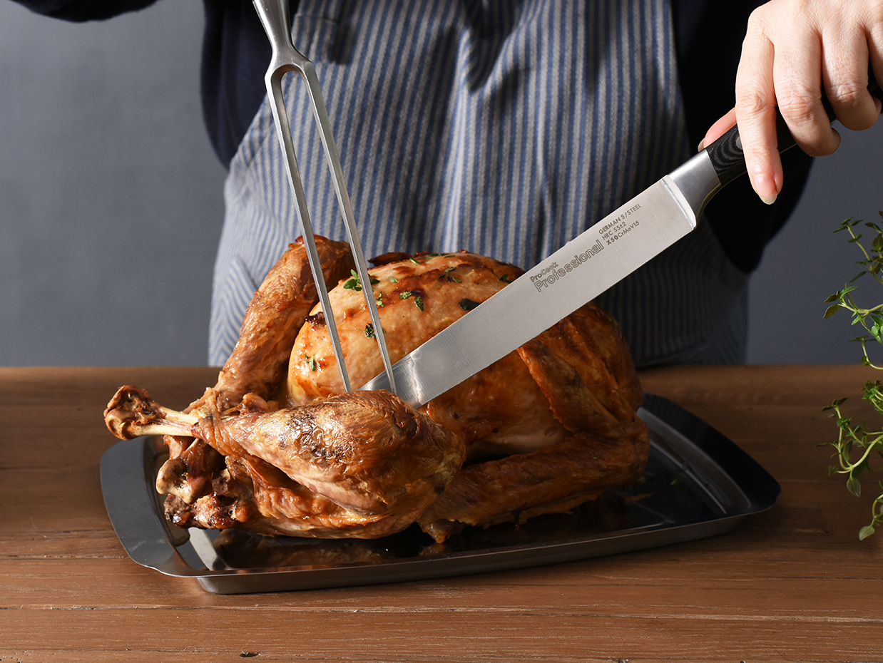 How To Carve A Turkey with ProCook - Step One