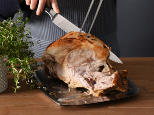How To Carve A Turkey with ProCook - Step One
