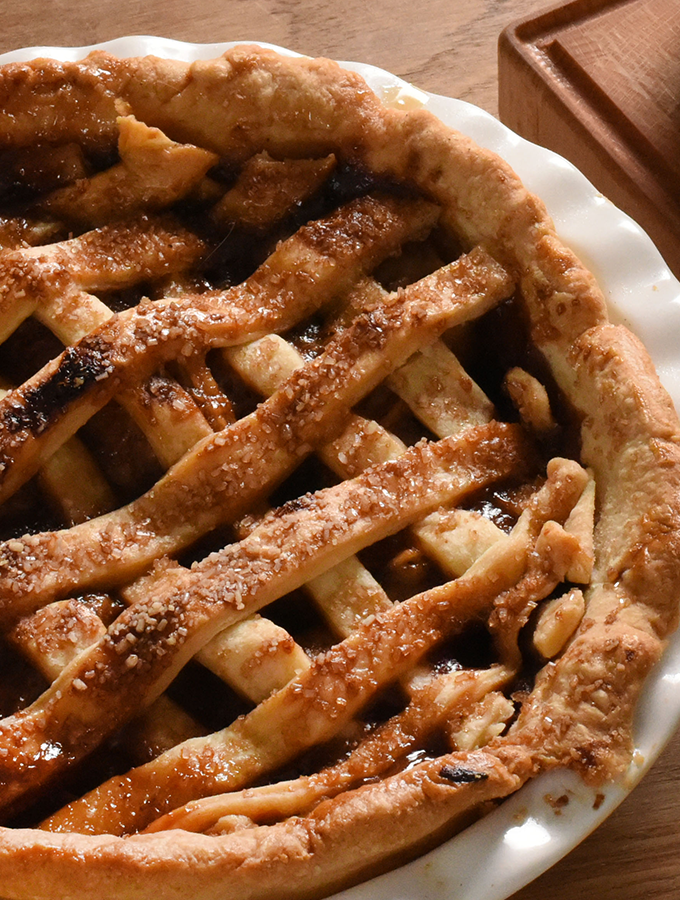 Caramel apple pie baked in the ProCook Porcelain Pie Dish, perfect for autumnal nights in 