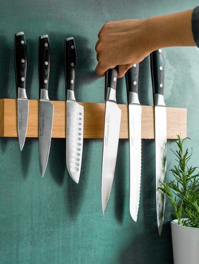 ProCook wall-mounted oak magnetic knife storage with knife set
