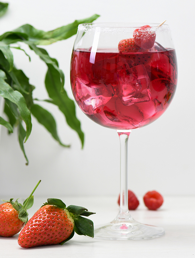 Berry Blast cocktail served in ProCook Gin Balloon glass